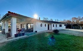 Maison Moderne Au Calme Avec Billard, Jacuzzi, Bain A Remous, Piscine, Babyfoot
