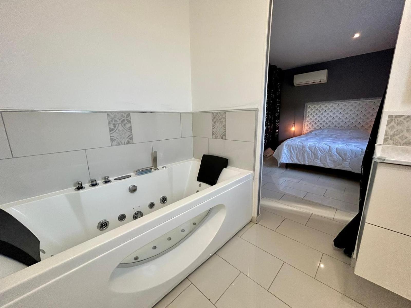 Maison Moderne Au Calme Avec Billard, Jacuzzi, Bain A Remous, Piscine, Babyfoot Labastide-du-Temple Extérieur photo